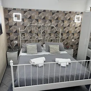 https://charming-house.catania-hotels.net